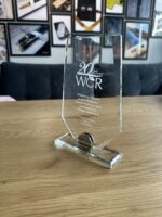 Szklana statuetka Flow z grawerem + etui - obrazek 5