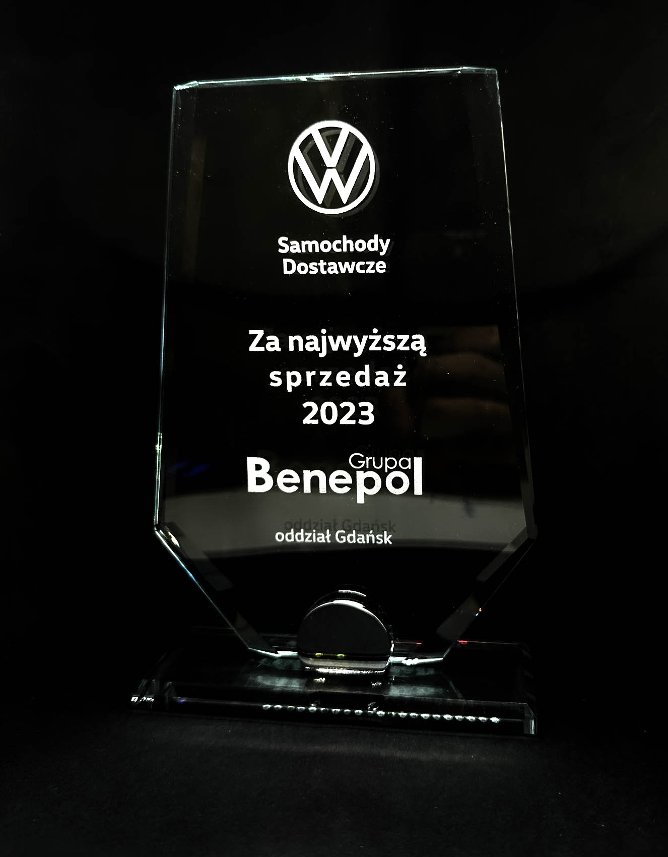 Statuetka-flow-1.jpg Szklana statuetka Flow z grawerem + etui - obrazek 1