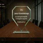 Statuetka szklana z etui G048
