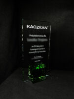 Szklana statuetka Emerald + etui - obrazek 2